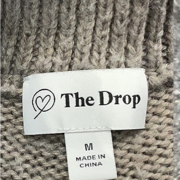 2 Piece Neutral Cream Beige Oatmeal Colored Swearer Tank & Shorts Set- Size M - Picture 6 of 7